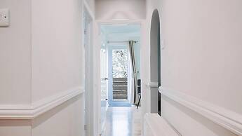 Apartmentsleeps3-balcony-valleyview-parking