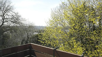 Apartmentsleeps3-balcony-valleyview-parking