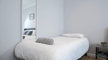 Apartmentsleeps3-balcony-valleyview-parking