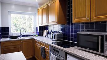 Apartmentsleeps3-balcony-valleyview-parking