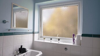 Apartmentsleeps3-balcony-valleyview-parking