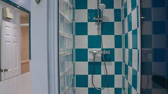 Apartmentsleeps3-balcony-valleyview-parking