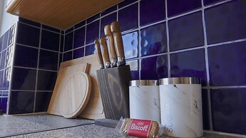 Apartmentsleeps3-balcony-valleyview-parking