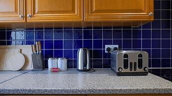 Apartmentsleeps3-balcony-valleyview-parking