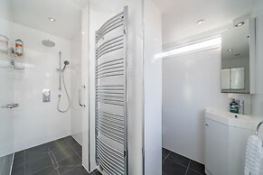 5 Bed House - Sleeps 11 - Garden