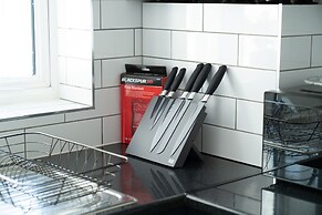 5 Bed House - Sleeps 11 - Garden