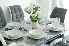 5 Bed House - Sleeps 11 - Garden