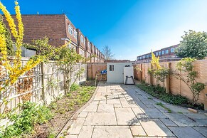 5 Bed House - Sleeps 11 - Garden