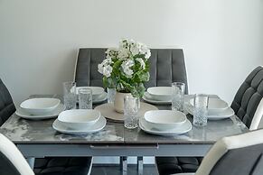 5 Bed House - Sleeps 11 - Garden