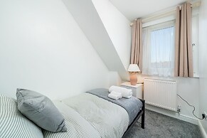 5 Bed House - Sleeps 11 - Garden