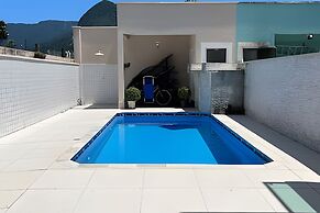 Casa com piscina em Boraceia