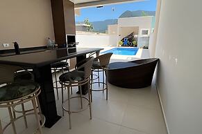 Casa com piscina em Boraceia