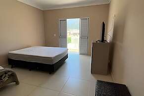 Casa com piscina em Boraceia