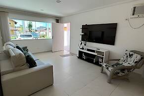 Casa com piscina em Boraceia