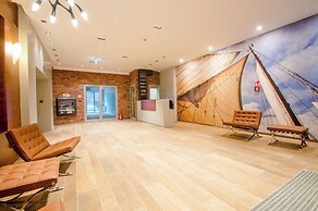 Waterlane Island Deluxe 5A by GrandApart