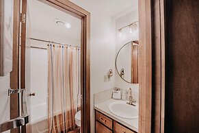 Condo 91sw With a River View and Close to Community Amenities