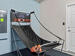 Family Fun Retreat Near Disney With Game Room & Themed Bedrooms