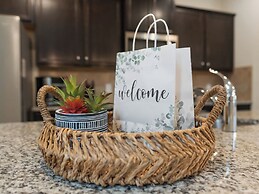 Family Fun Retreat Near Disney With Game Room & Themed Bedrooms