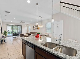 Family Fun Retreat Near Disney With Game Room & Themed Bedrooms