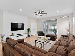 Family Fun Retreat Near Disney With Game Room & Themed Bedrooms