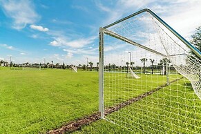 Family Fun Retreat Near Disney With Game Room & Themed Bedrooms