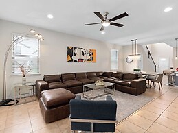 Family Fun Retreat Near Disney With Game Room & Themed Bedrooms