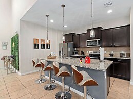 Family Fun Retreat Near Disney With Game Room & Themed Bedrooms