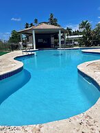 2 Bedroom Condo Pool and Beach Access
