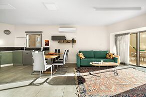 Netanya Beach Pool Studio by Sea N' Rent