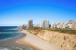 Netanya Beach Pool Studio by Sea N' Rent