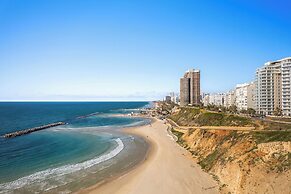 Netanya Beach Pool Studio by Sea N' Rent