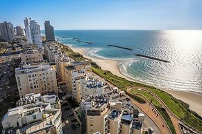 Netanya Beach Pool Studio by Sea N' Rent