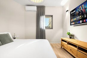 Netanya Beach Pool Studio by Sea N' Rent