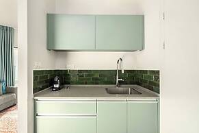 Netanya Beach Pool Studio by Sea N' Rent