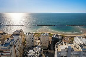 Netanya Beach Pool Studio by Sea N' Rent