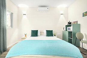 Netanya Beach Pool Studio by Sea N' Rent