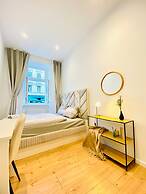 Comfy and Scenic 4BR Stay in Ottakring