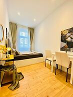 Comfy and Scenic 4BR Stay in Ottakring
