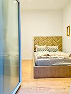 Comfy and Scenic 4BR Stay in Ottakring