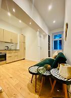 Comfy and Scenic 4BR Stay in Ottakring