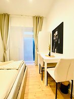 Comfy and Scenic 4BR Stay in Ottakring