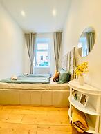 Comfy and Scenic 4BR Stay in Ottakring