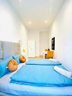 Comfy and Scenic 4BR Stay in Ottakring
