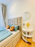 Comfy and Scenic 4BR Stay in Ottakring