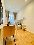 Comfy and Scenic 4BR Stay in Ottakring