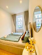 Comfy and Scenic 4BR Stay in Ottakring
