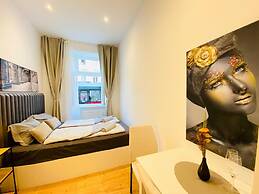 Comfy and Scenic 4BR Stay in Ottakring
