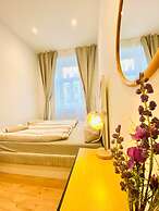 Comfy and Scenic 4BR Stay in Ottakring
