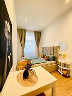 Comfy and Scenic 4BR Stay in Ottakring