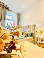 Comfy and Scenic 4BR Stay in Ottakring